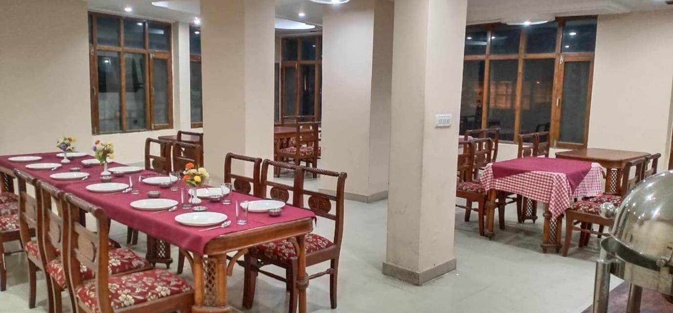 Hotel Kalinga Intercontinental Manali Buitenkant foto